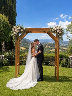 Garden style trellis for weddings