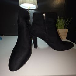 Unisa Woman black boots