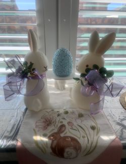 Set Easter bunnies battery operated