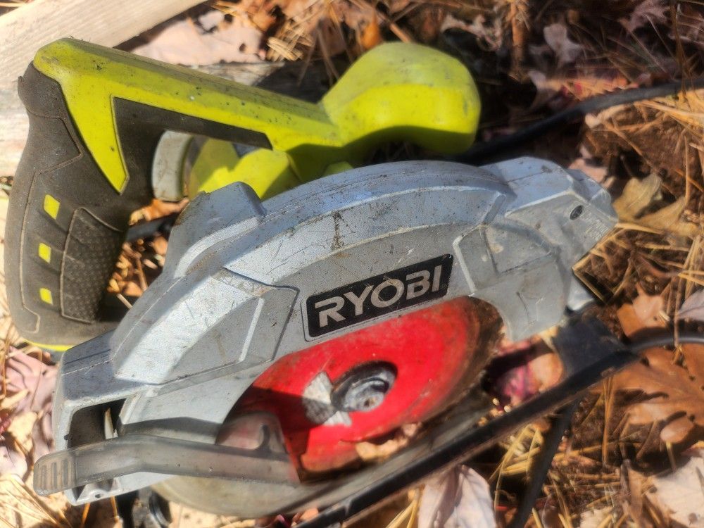 Ryobi Plug In Power Saw CSB135L
