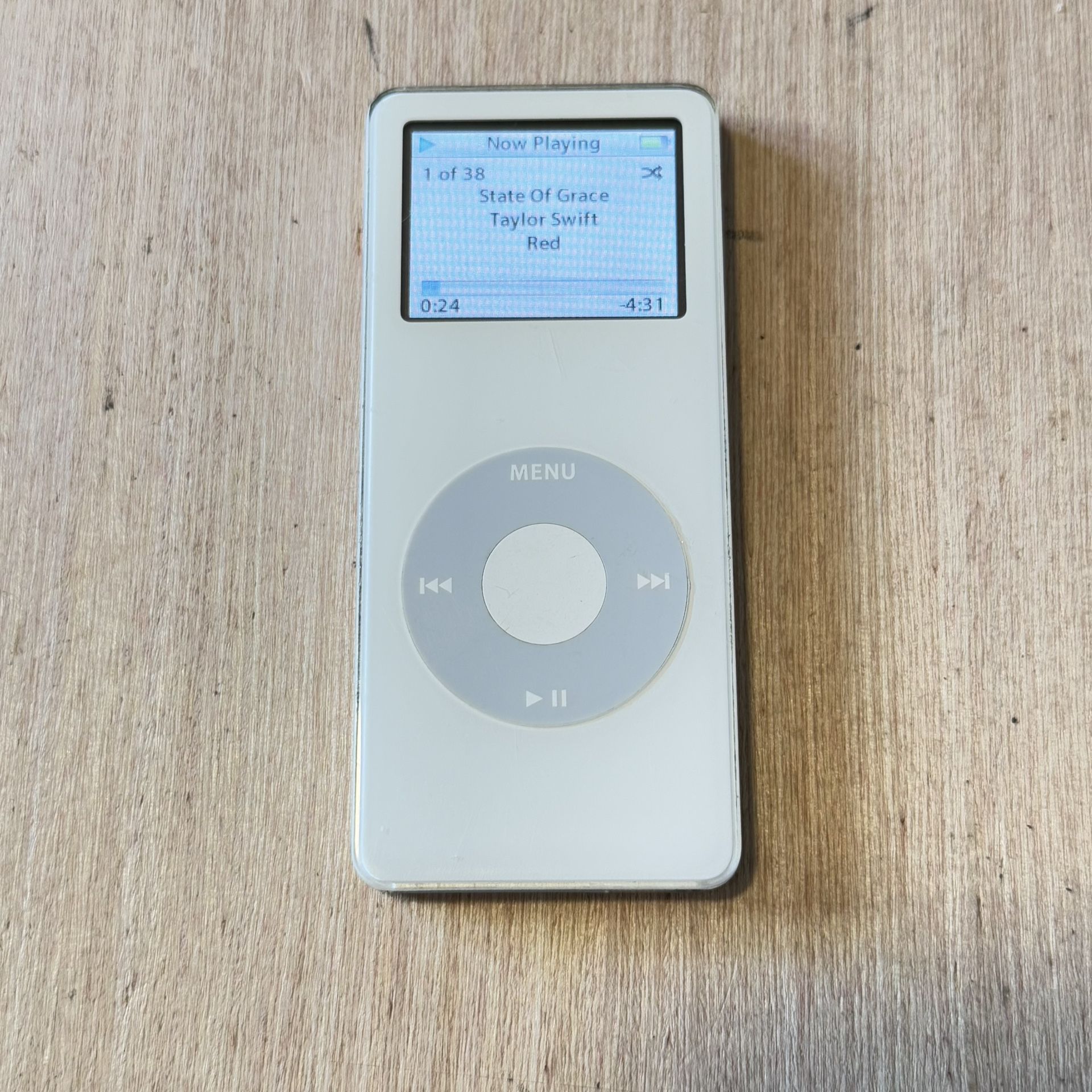 Apple iPod 4GB White Model:A1137 Tested Good Battery w/595 Songs Read Info Blw!