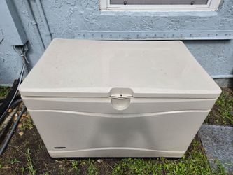 Outdoor storage/ pool box