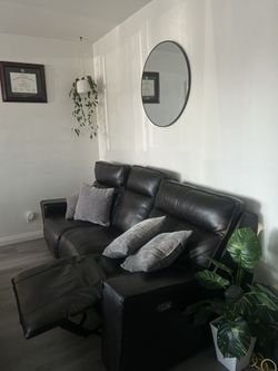 BLACK COUCH