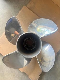 Mercury Revolution X Prop (LH) 18P V10 outboard