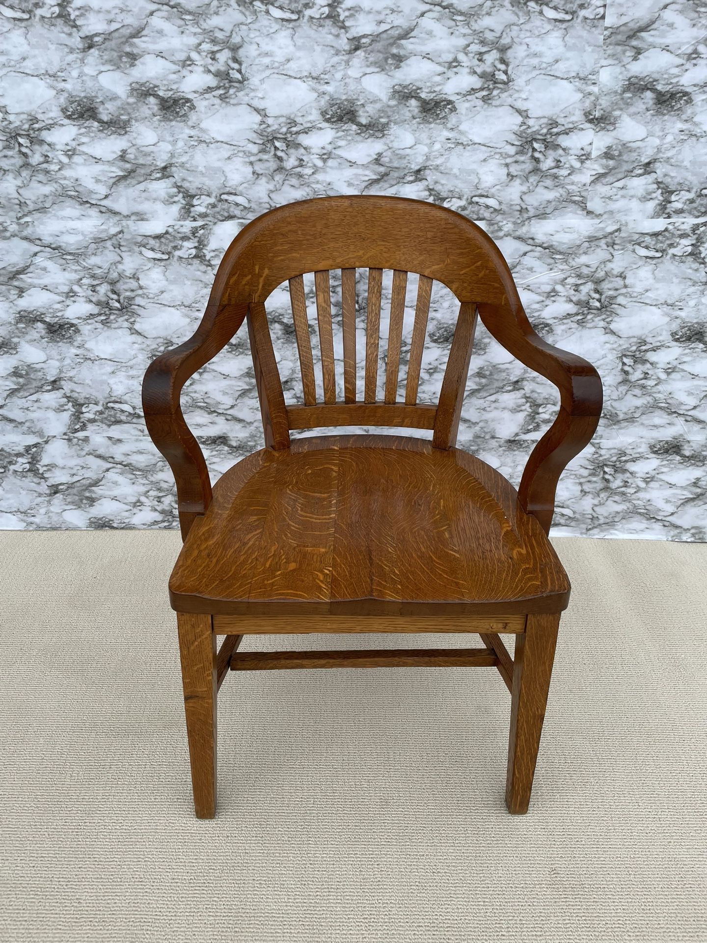 Striking Vintage Oak Banker’s Chair <In Good Condition>