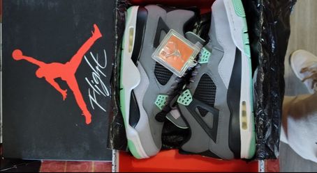 JORDAN 4 RETRO GLOW ( 2 PAIRS ) READ DESCRIPTION