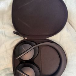 Bose 700 Wireless Noise Cancelling Headphones – Triple Black – Excellent Condition
