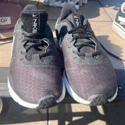 Nike Black Tennis Shoes Size 7.5