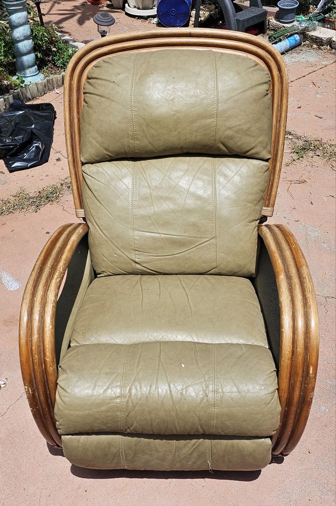 Leather Recliner for Sale in St. Petersburg, FL OfferUp