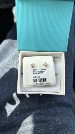 GOLD GOLD GOLD GOLD         10k yellow gold natural diamond studs