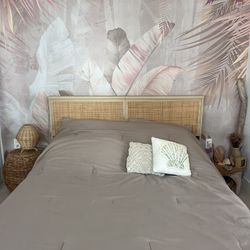 Queen Bedframe With Storage 