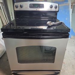 GE® 30" Free-Standing Electric Range Model # JB640MPBS 825pj26