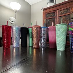 10 Starbucks Cups