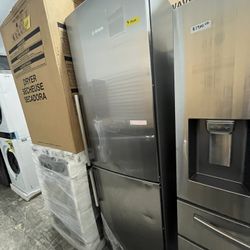 Bosch Bottom Freezer 24” Refrigerator LED Lighting 