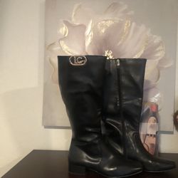 Women Boots. size. 75m.  