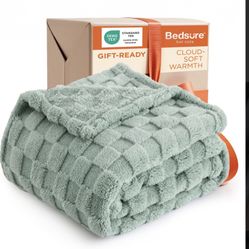 Bedsure Fleece Checkered Throw Blanket 