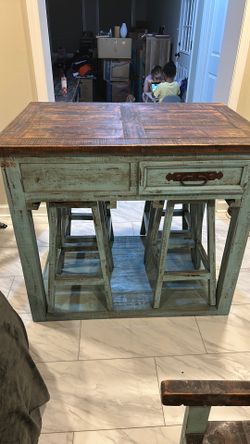 Distressed Table w/ 4 Barstools