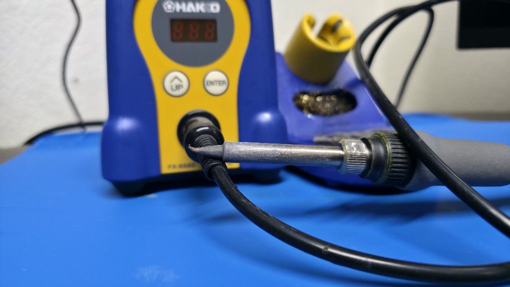 Hakko Soldering Station With Matt