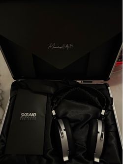 Moon SKYLAND Over-ear headphone