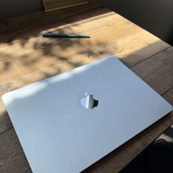 Apple M4 MacBook Air 13.3” Sky Blue 24gb, 512gb