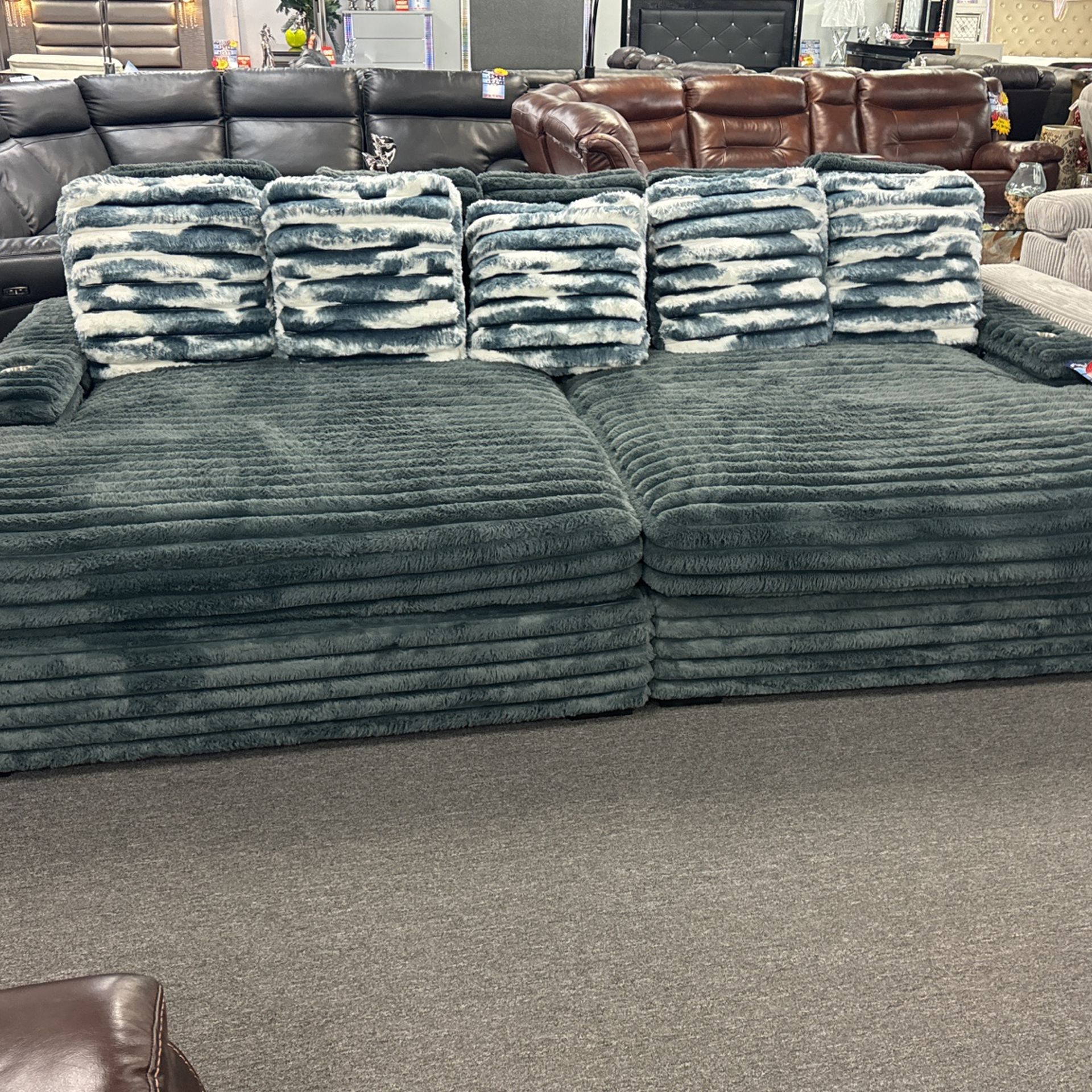 Labor Day Pre Sale🚨Pull Out Sleeper Sectionals & Chaise Loungers All In Stock 40-70% Off Retail🤑