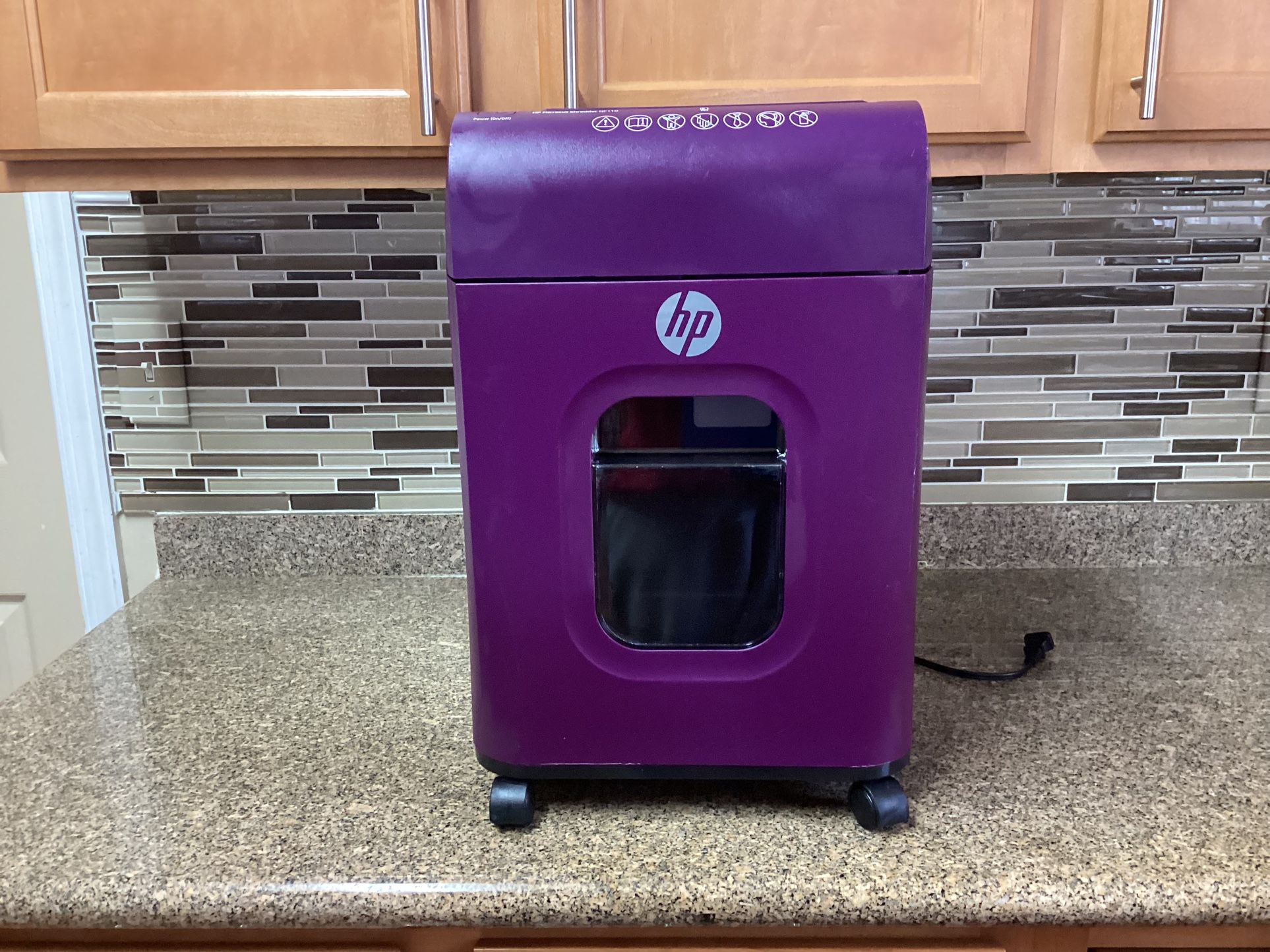 Paper Shredder -Hewlett-Packard (HP). (S) for Sale in Egg Harbor
