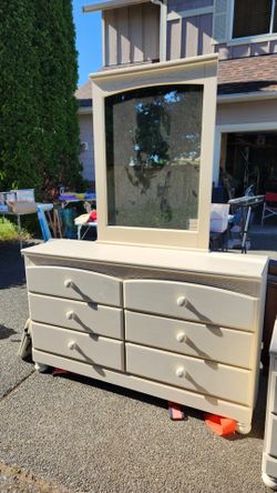 Girl's dresser with mirror