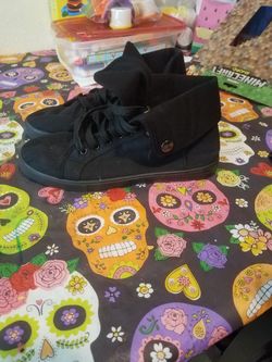 Women's black shoes size 9