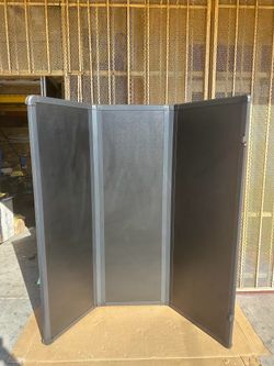 Ford F150 5.5ft Bed Size Chipped Trifold Hard Top Cover