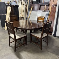 Dinning Table And Chairs $220