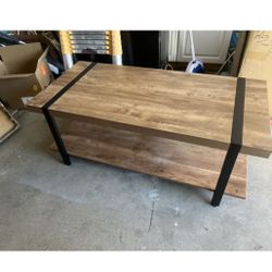 Like new Solid Wood Coffee Table