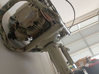 Brigg's and Stratton 5hp Outboard engine.