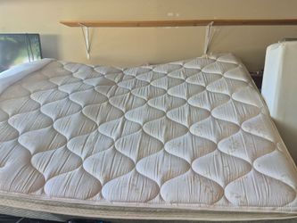 Mattress: Queen size pillow top