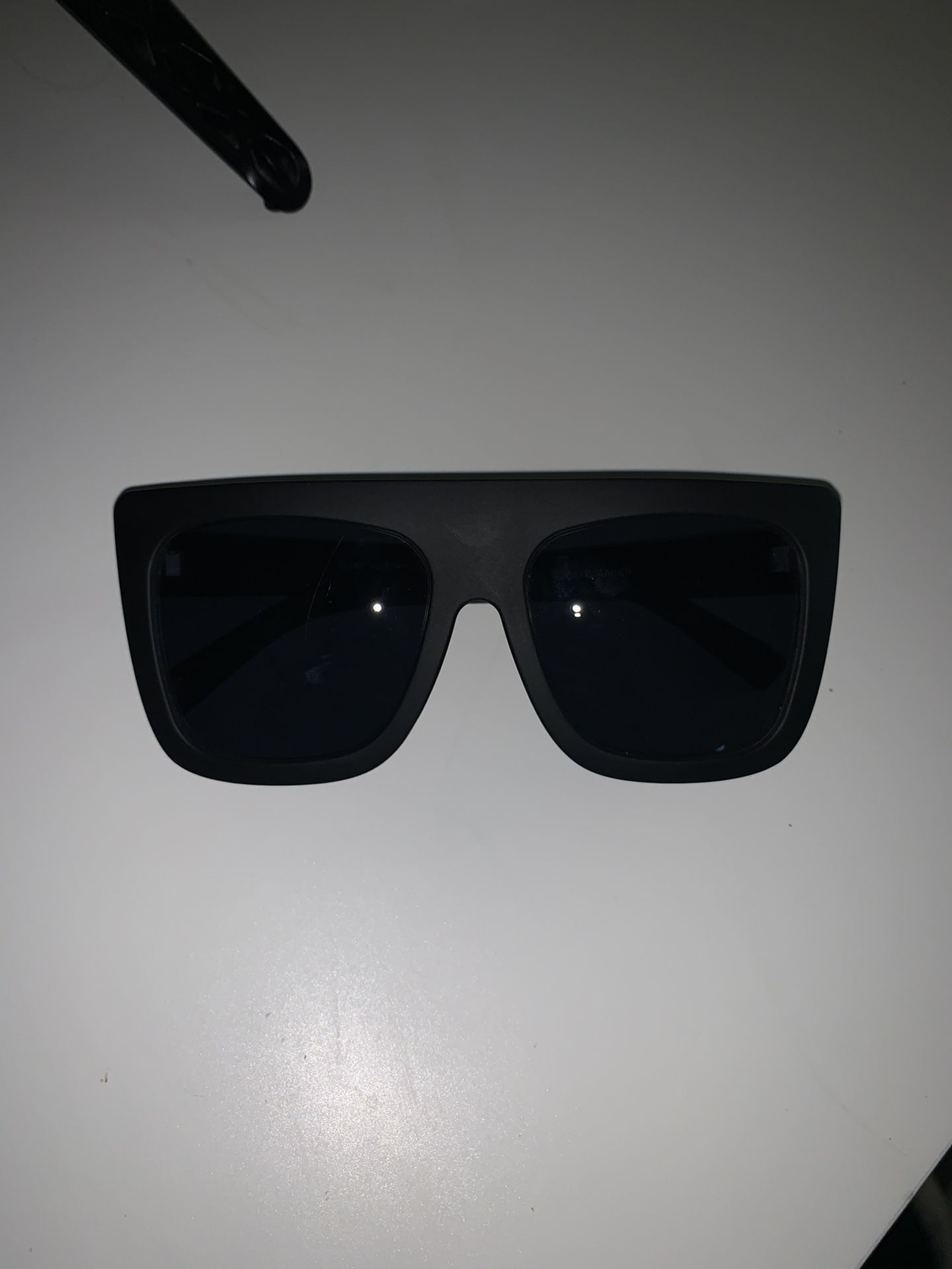 QUAY SUNGLASSES