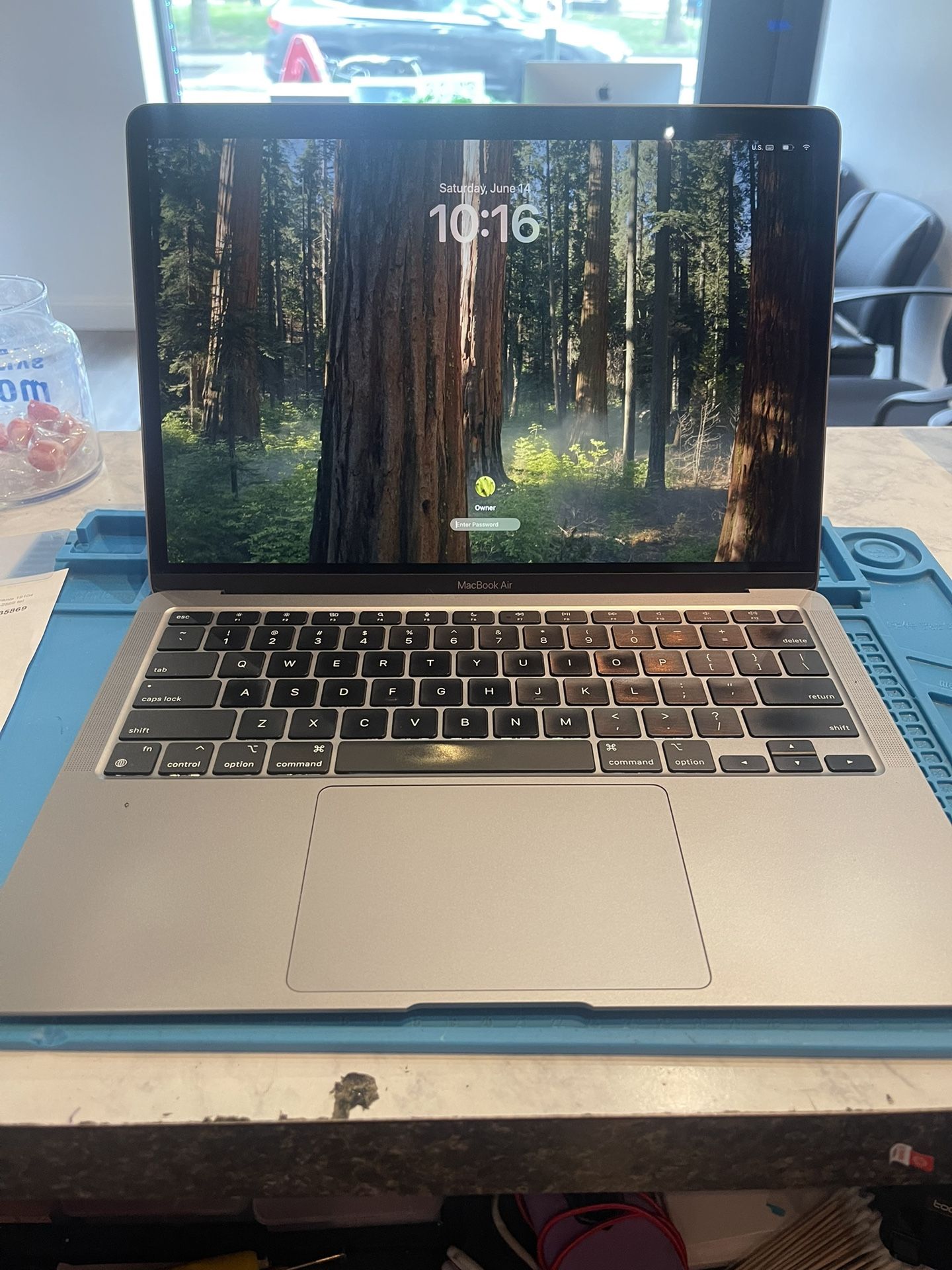 Apple MacBook Pro M2 14 in Space Gray