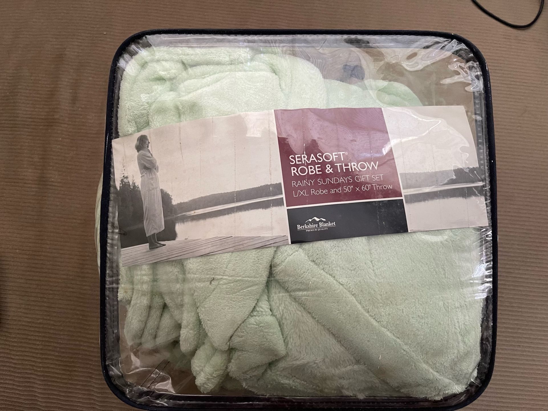 Sera soft Robe & Throw Rainy Sundays Gift Set