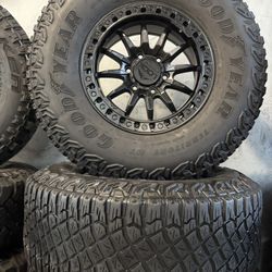 Bendo Un Set De Rines Nuevos Con Llantas Usadas Para Toyota Tacoma Chevy Silverado 