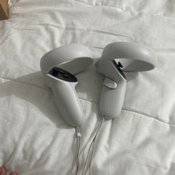 Oculus metal quest two with the battery pack