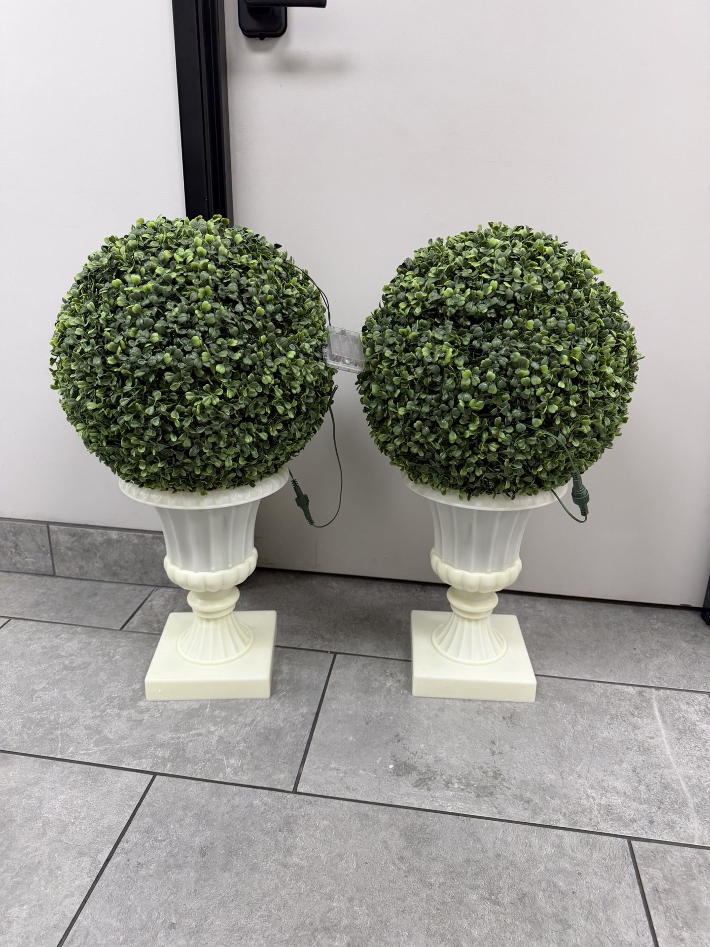 16” Artificial Plant Topiary Ball, Pre-Lit Artificial Topiary Plant With Lights