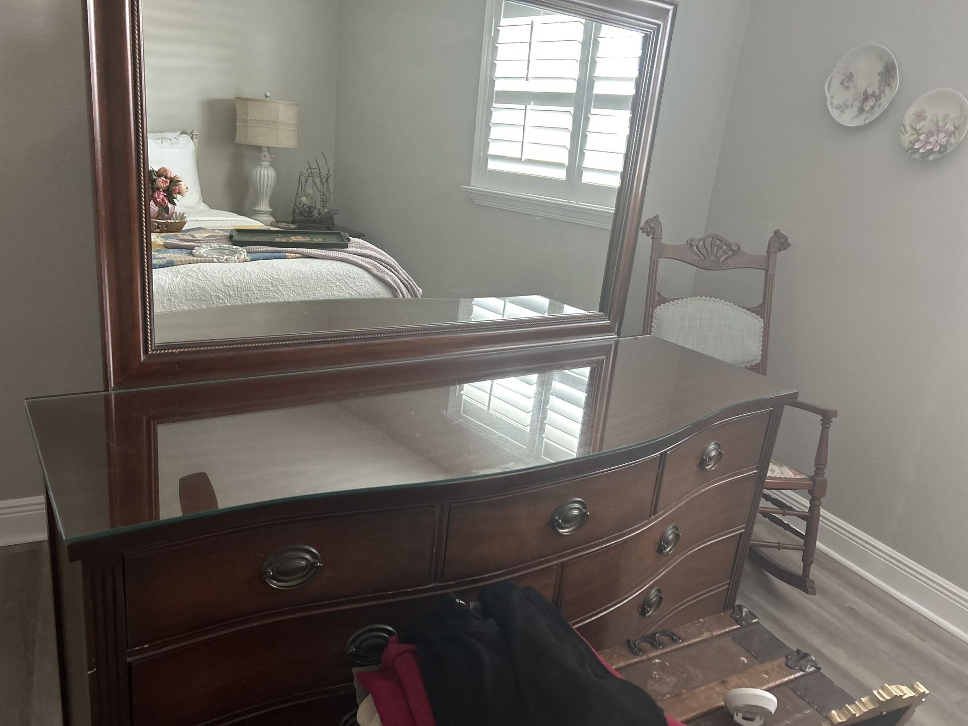 Dixie Dresser With Glass Topper