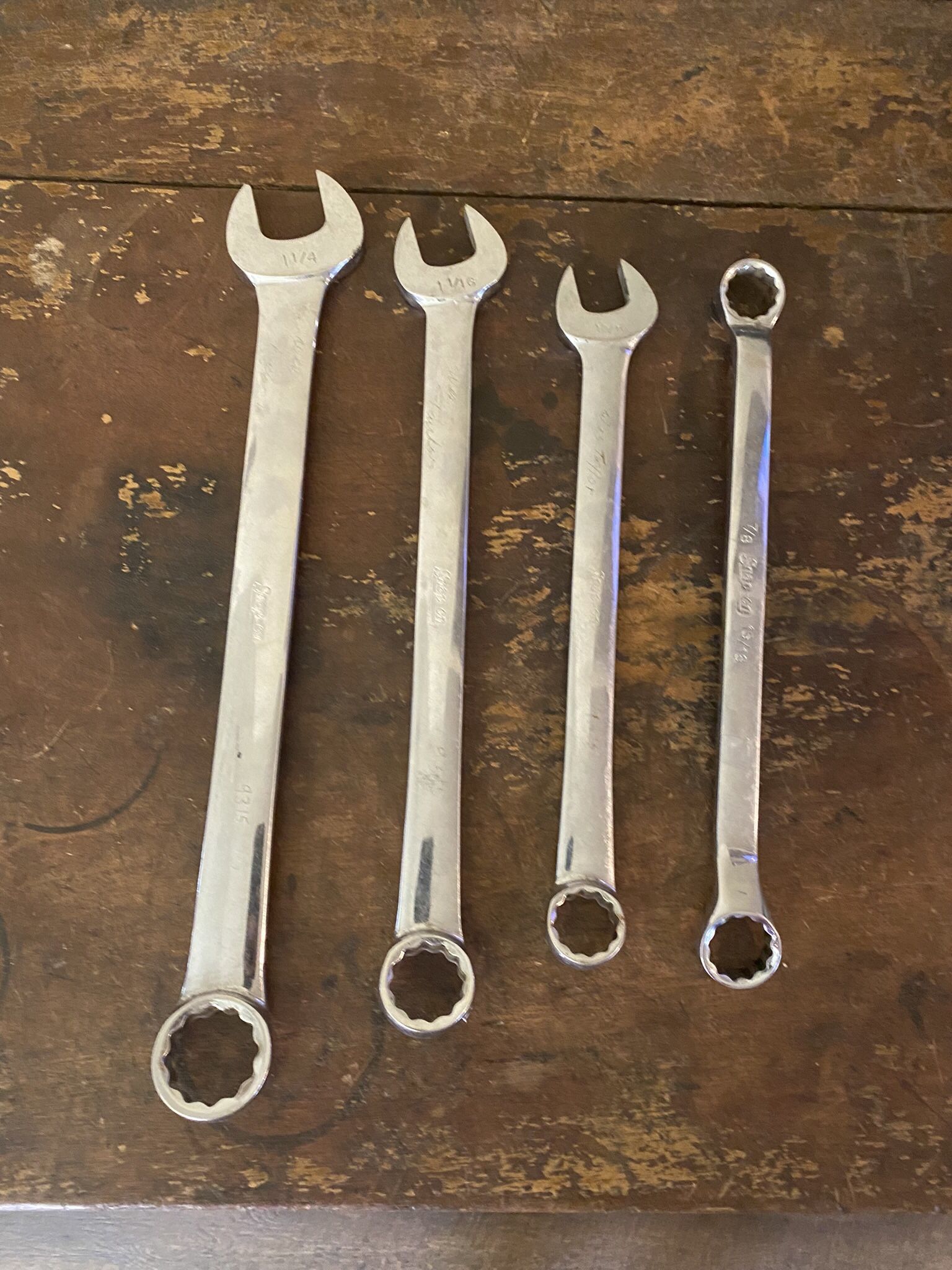 4 SNAP ON TOOLS SNAP ON 1 1/4 COMBINATION WRENCH & SNAP ON 1 1/16 COMBINATION WRENCH & SNAP ON 15/16 COMBINATION WRENCH & SNAP ON 7/8 & 5/16 XB2830