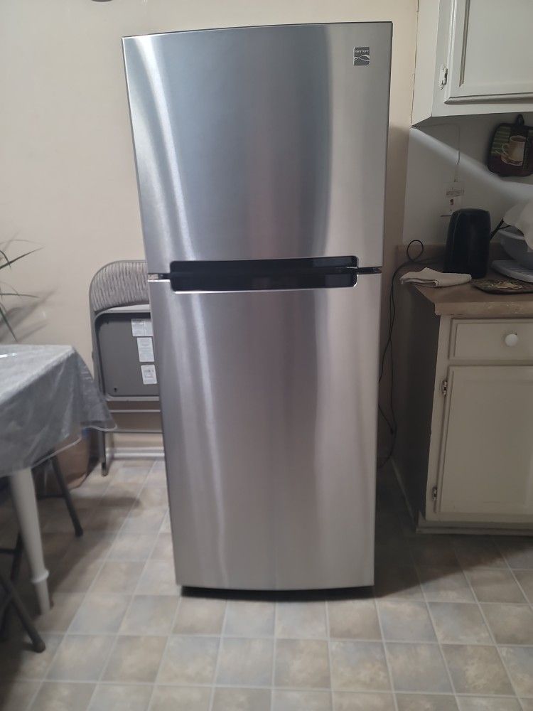 Kenmore Medium Size Refrigerator
