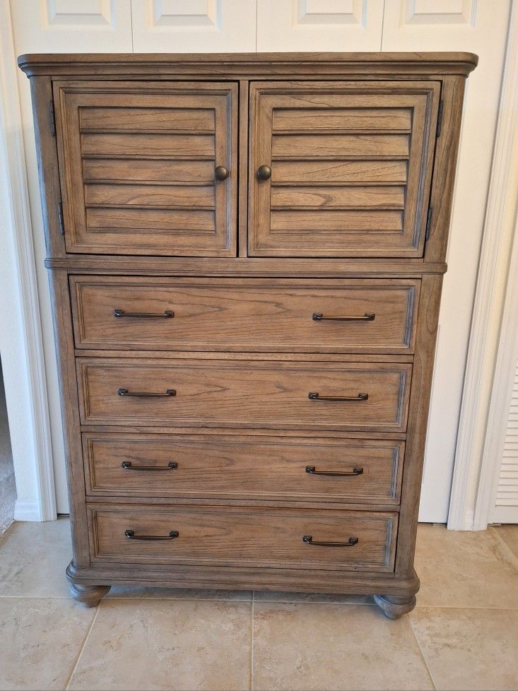 Forest Lane Chest In Weathered Gray Solid Wood Havertys Quality Furniture.