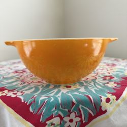 Vintage Pyrex Daisy Cinderella Bowl 
