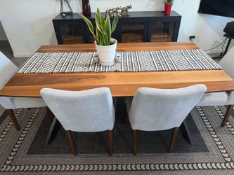 Dining table + 3 chairs