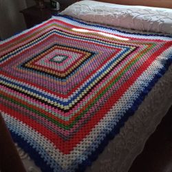 Vintage 60s Handmade colorful good luck eye scalloped knit Afghan 