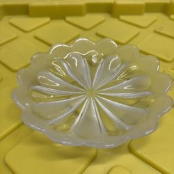 MIKASA SPRING COURT FROST ROUND PETAL FOOTED PLATTER