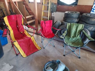 Folding lounge chairs