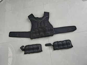 Gold Gym 20 Lbs Adjustable Weighed Vest