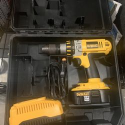 Dewalt 18 Volts with Charger Case And Batteries